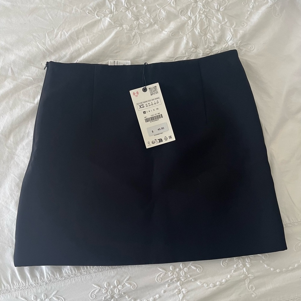 Black Zara Mini Skirt Never Worn new with tags XS